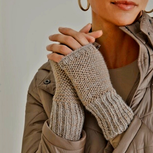 Chi co's Shine Knit Fingerless Gloves - Picture 1 of 7